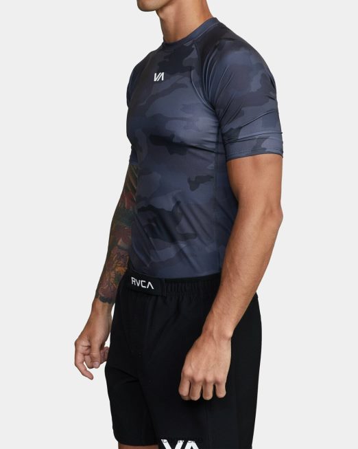R422N8852 va sport κοντομάνικο rashguard RVCA για άνδρες και γυναίκες μαύρο camo είδη ένδυσης