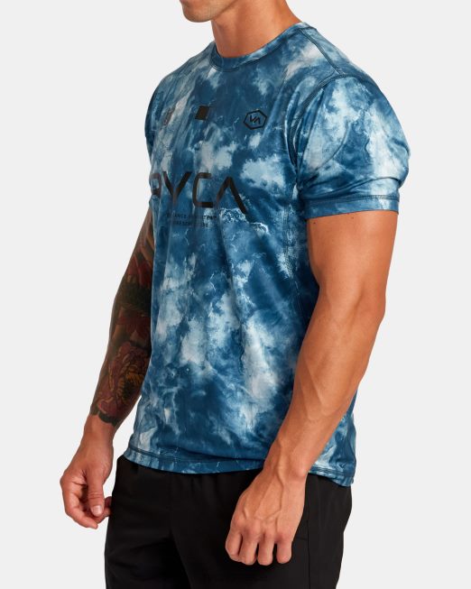 R422N823 μπλουζάκι τεχνικής εκπαίδευσης vent va sport badge RVCA άνδρες γαλαζοπράσινη βαφή γραβάτας είδη ένδυσης